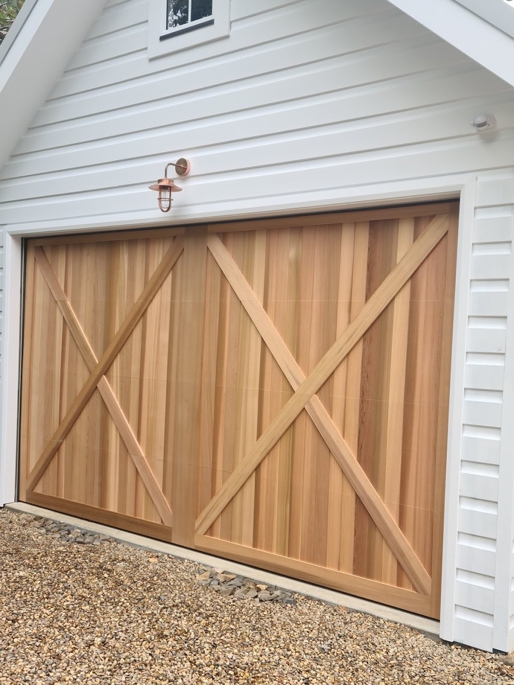 Shannon Davis Garage Doors | 43 Elouera Cres, Kanahooka NSW 2530, Australia | Phone: 0414 422 983