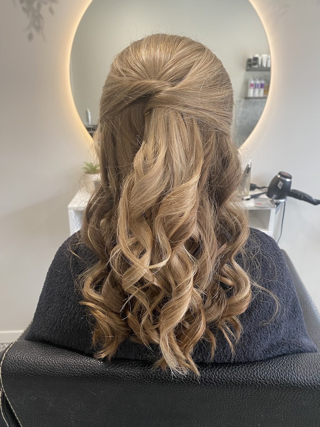 Sass Hair & Beauty | 18 Rushworth Ave, Eynesbury VIC 3338, Australia | Phone: 0422 217 479
