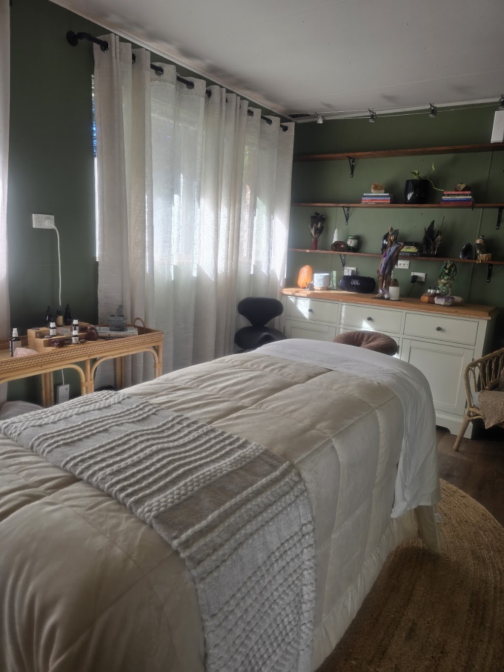 Herbal Touch Bush Clinic | 15 Paringa Rd, Longreach NSW 2540, Australia | Phone: 0409 154 042