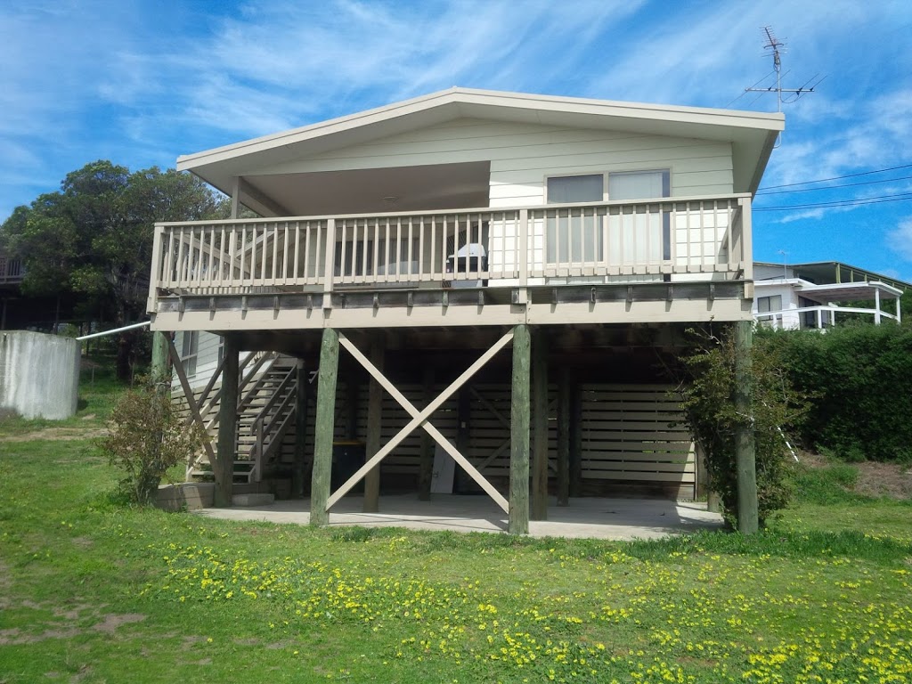 The Lakehouse Retreat |  | 77 The Blvd, Loch Sport VIC 3851, Australia | 0422875574 OR +61 422 875 574