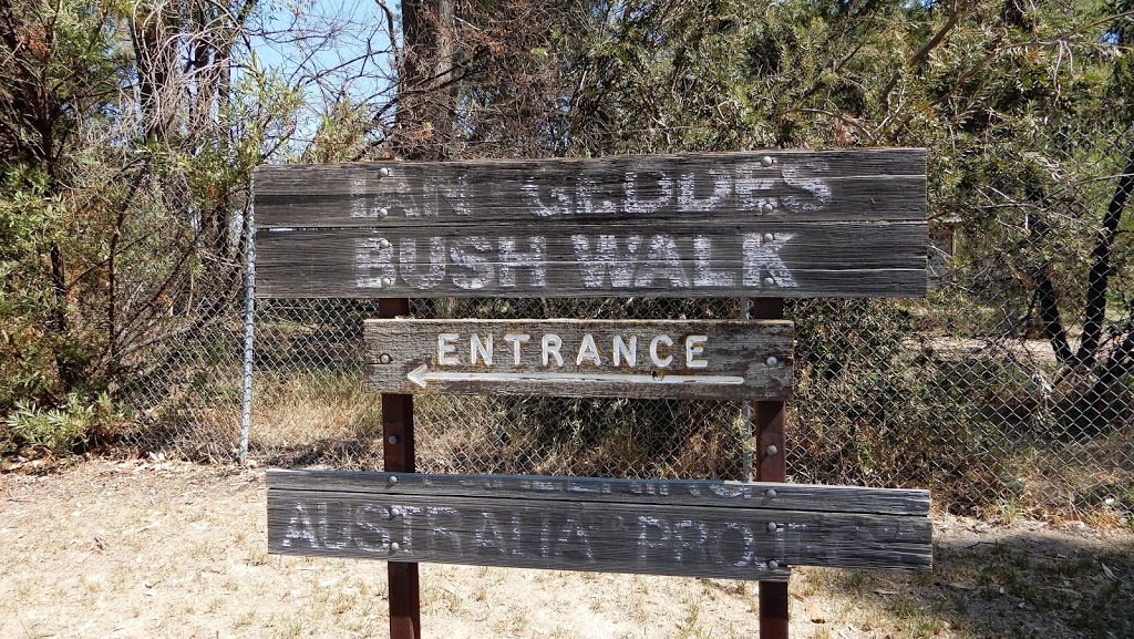 Ian Geddes Bushwalk | park | 27 Wilson St, Holbrook NSW 2644, Australia