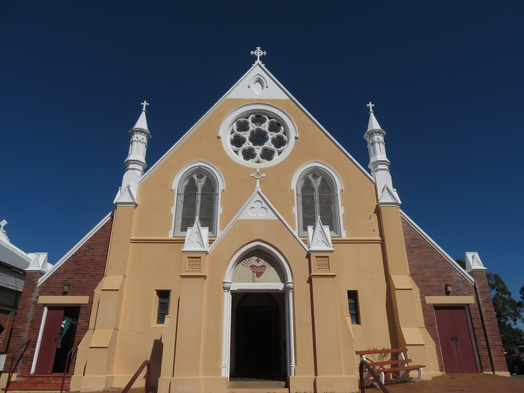 Sacred Heart Catholic Church Sandgate | church | 118 Brighton Rd, Sandgate QLD 4017, Australia | 0738691377 OR +61 7 3869 1377