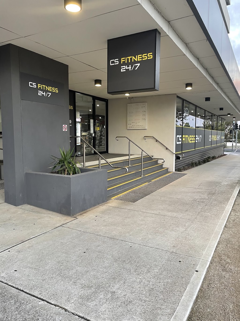 CSFITNESS | gym | 25a Commercial Rd, Caroline Springs VIC 3023, Australia | 0383906959 OR +61 3 8390 6959
