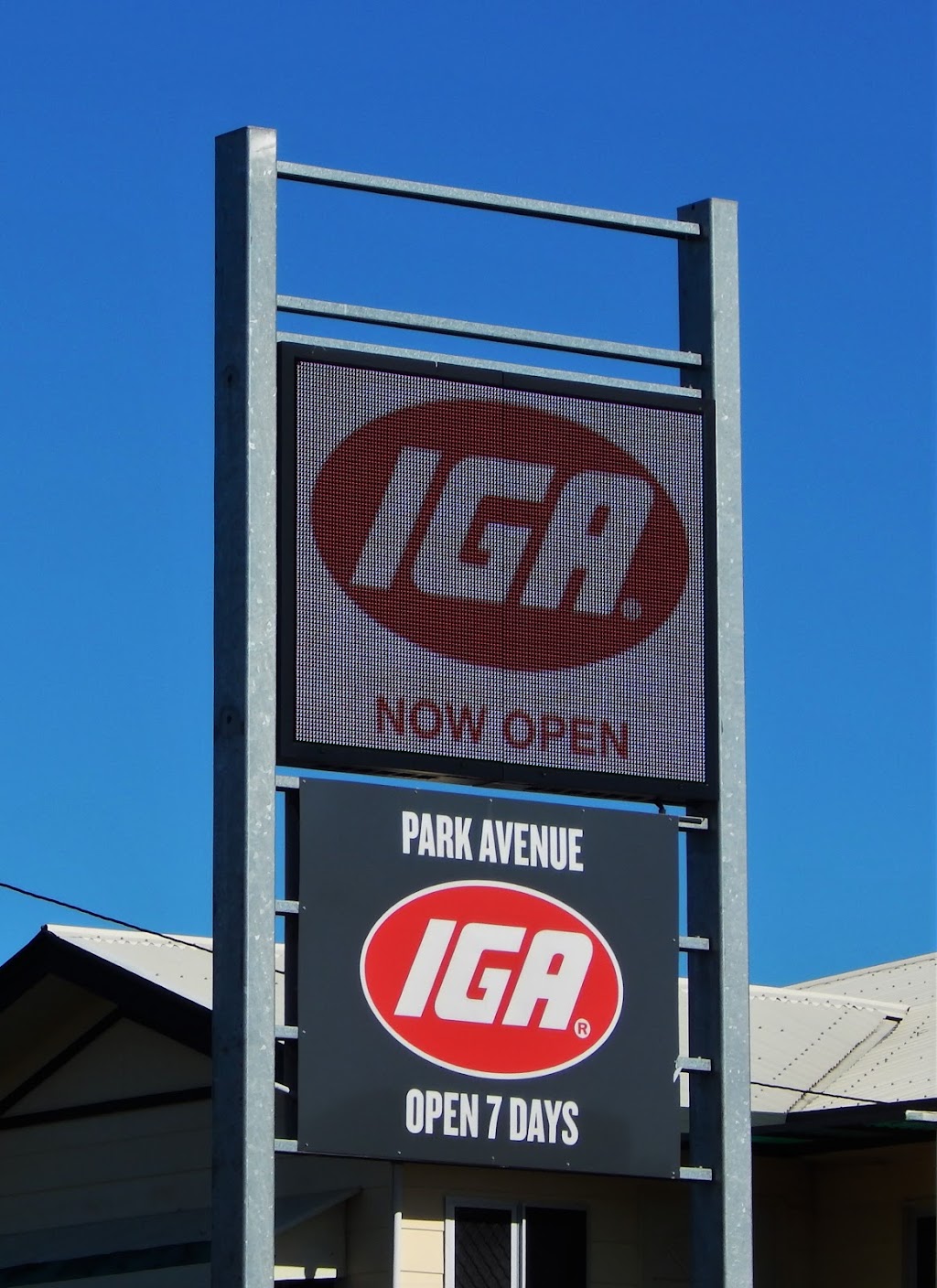 IGA Park Avenue | supermarket | 1/28 Main St, Park Avenue QLD 4701, Australia | 0749113245 OR +61 7 4911 3245