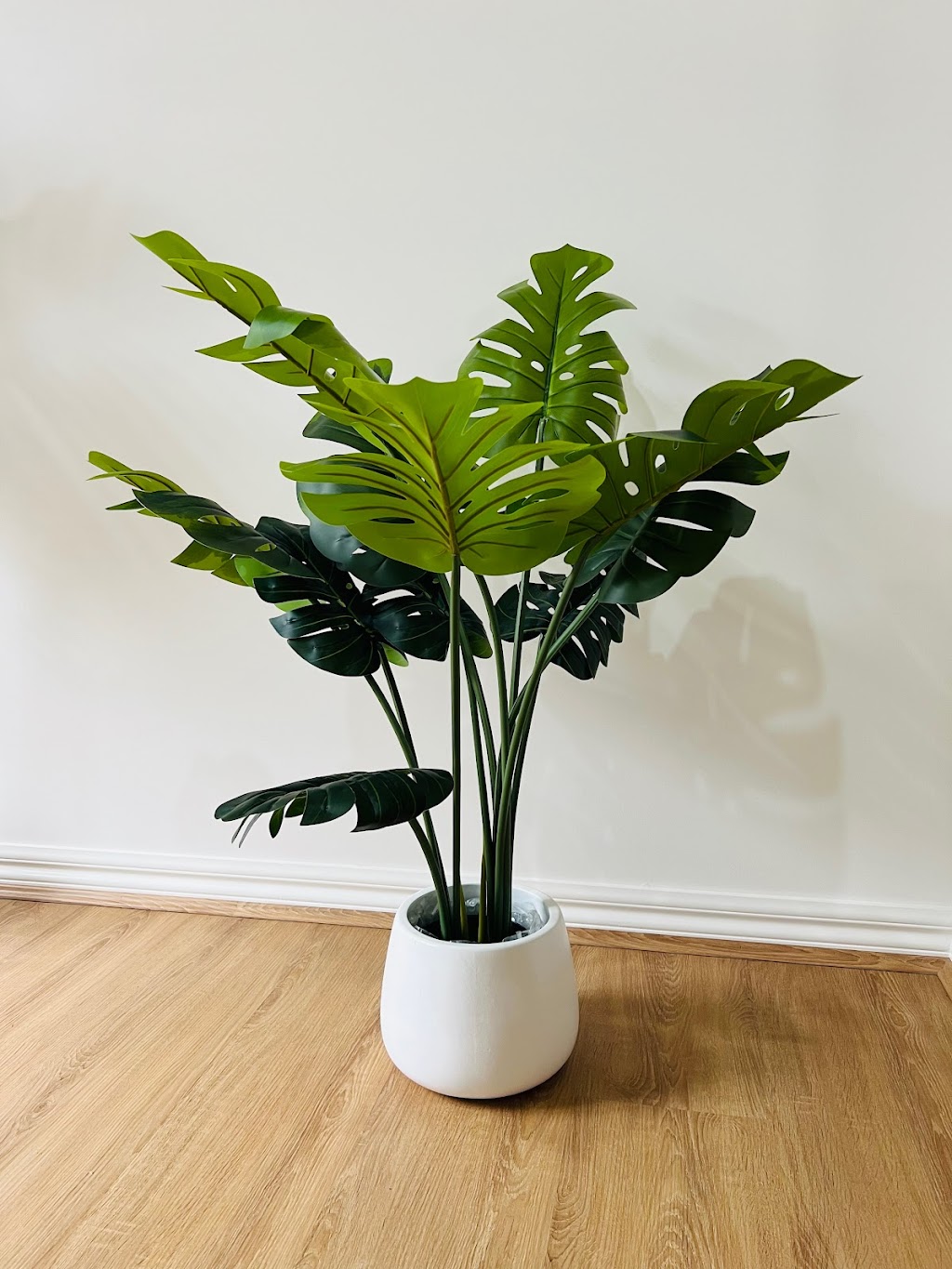 Faux Greenery | 16 Blenril Ave, Tarneit VIC 3029, Australia | Phone: 0469 052 446