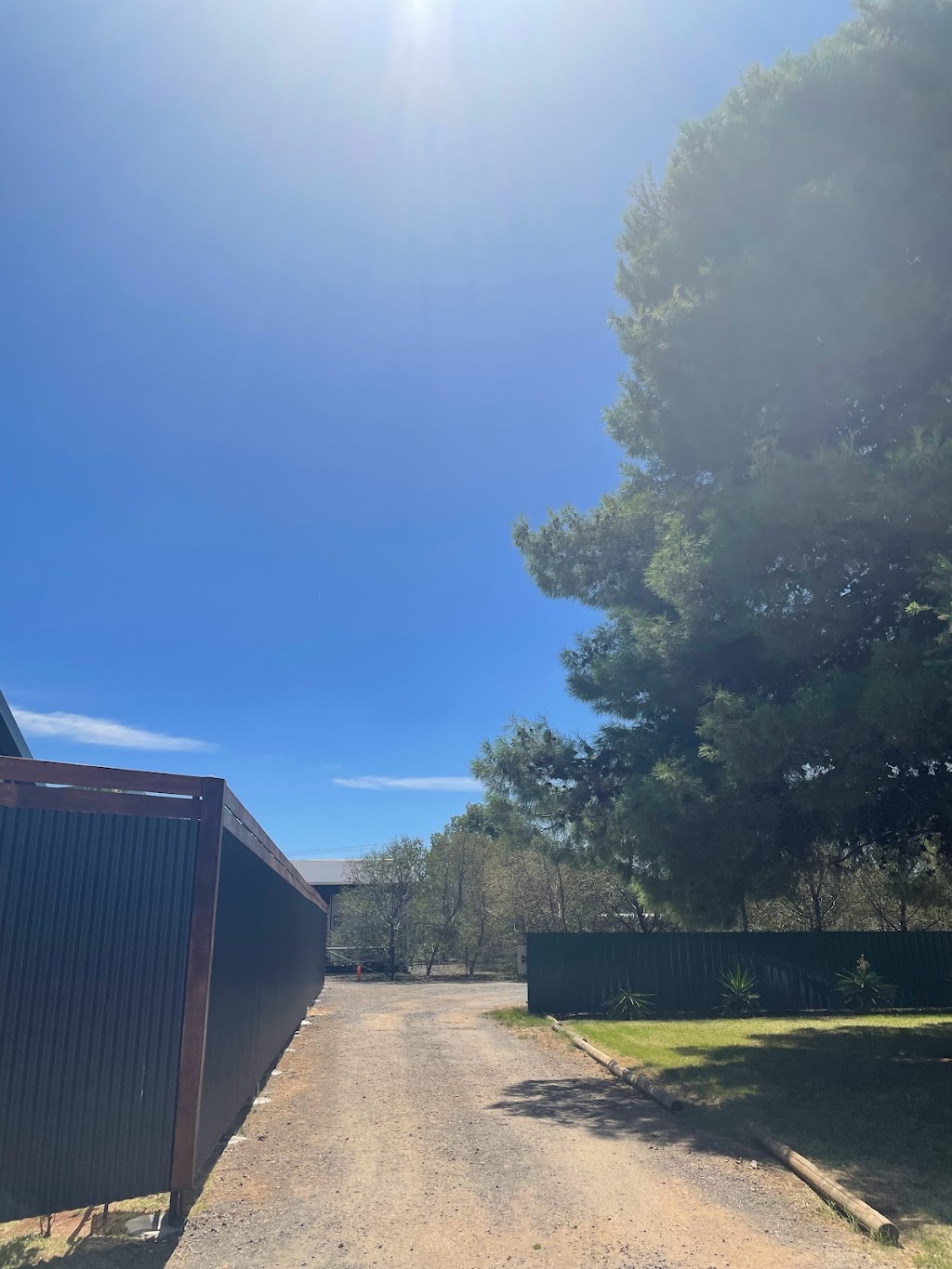 Shamrock Backpacker | 10 McGregor St, Hillston NSW 2675, Australia | Phone: 0427 487 406