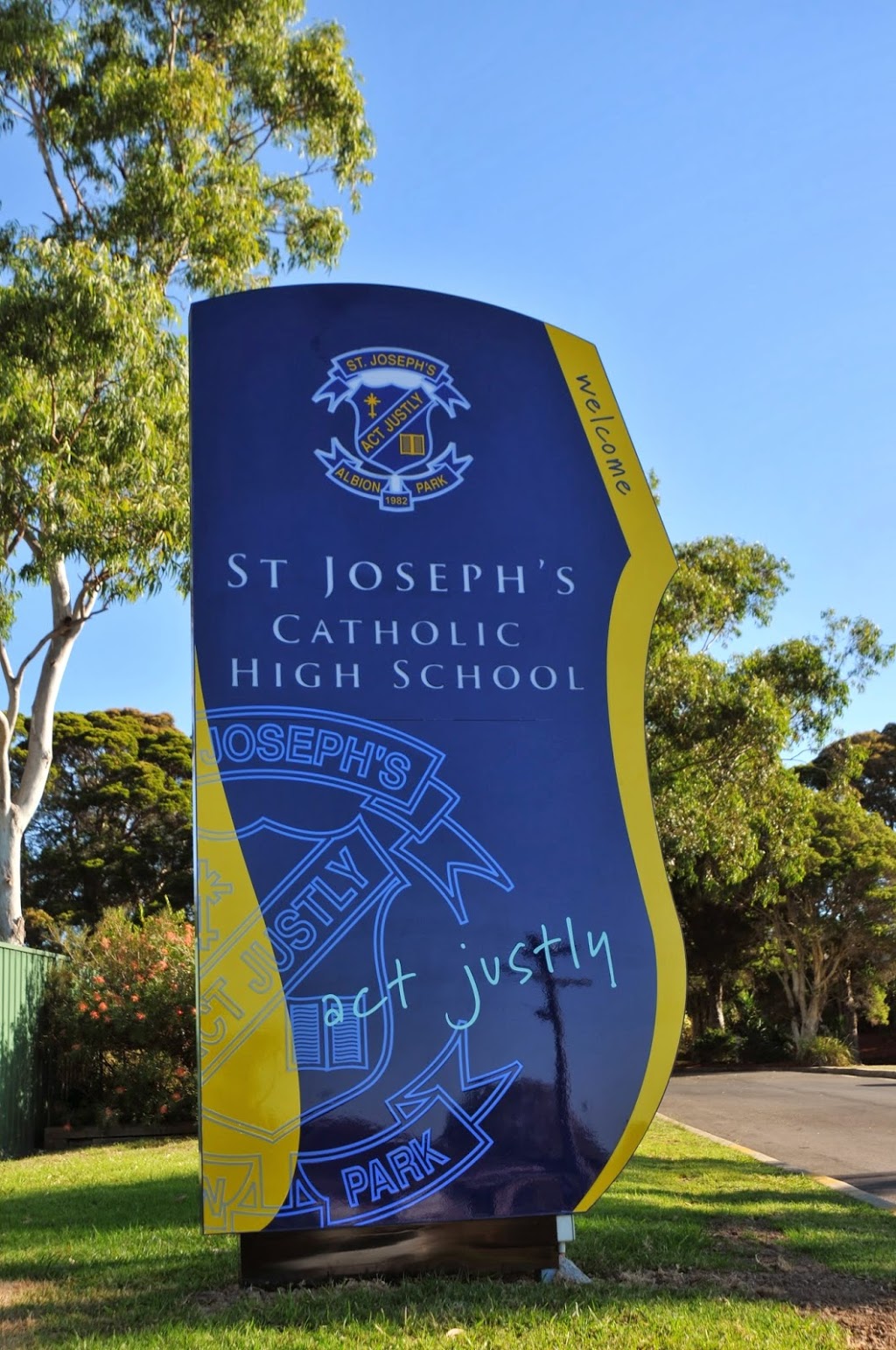St Josephs Catholic High School | school | 16 Macquarie St, Albion Park NSW 2527, Australia | 0242308500 OR +61 2 4230 8500