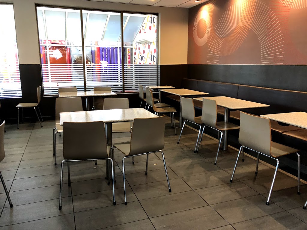 McDonalds Chadstone | meal takeaway | 1333 Dandenong Rd, Chadstone VIC 3148, Australia | 0395682468 OR +61 3 9568 2468