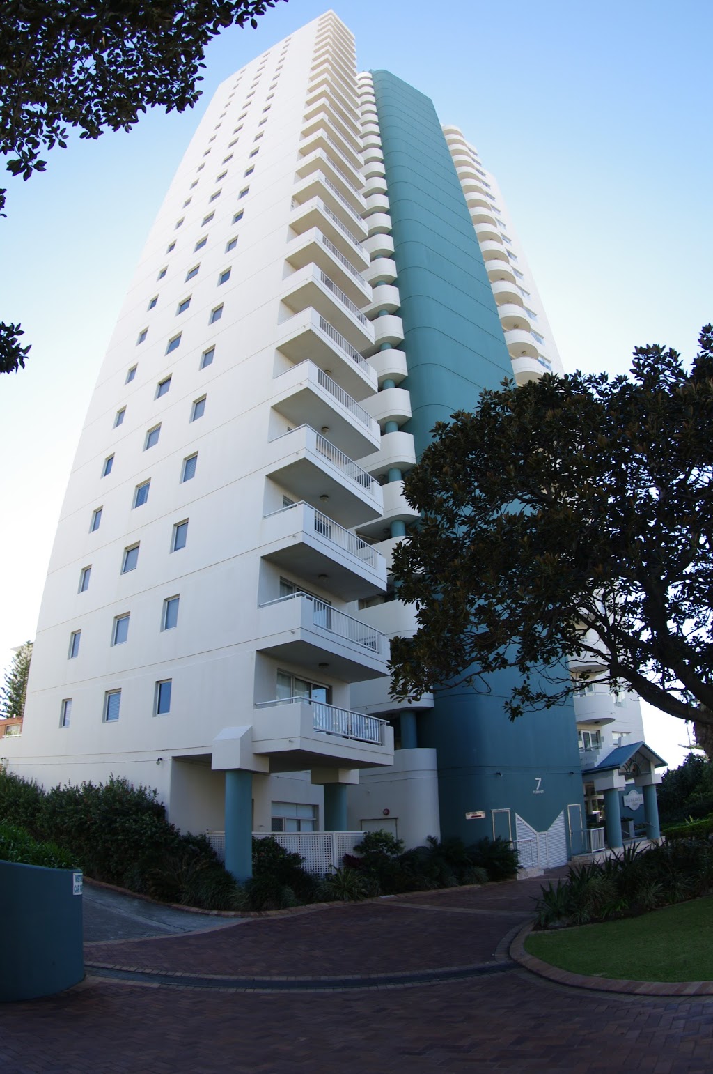 Marriner Views Apartments | lodging | 7 Fern St, Surfers Paradise QLD 4217, Australia | 0755384333 OR +61 7 5538 4333