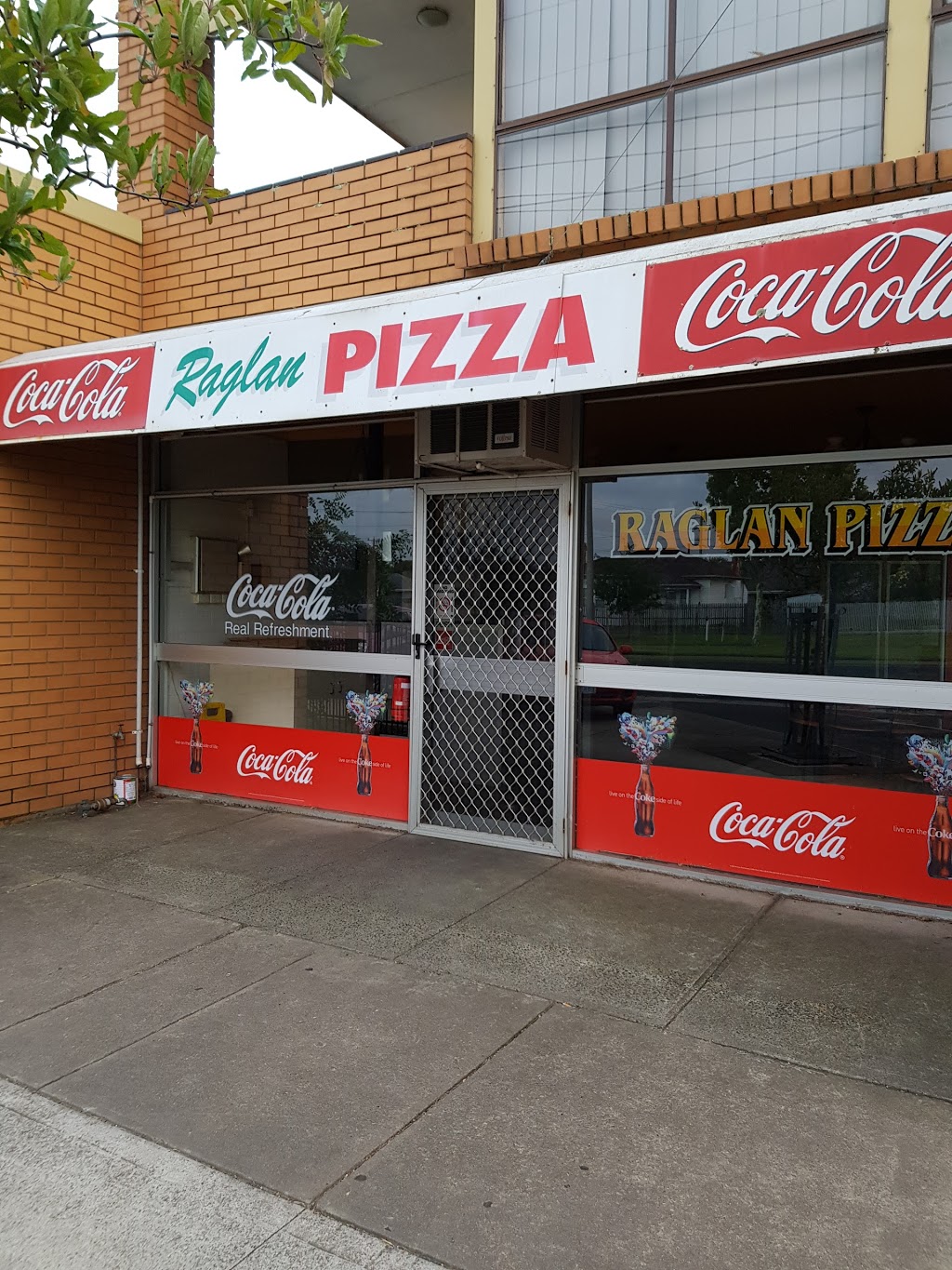 Raglan Pizza Restaurant | 221 Raglan St, Sale VIC 3850, Australia | Phone: (03) 5144 6866