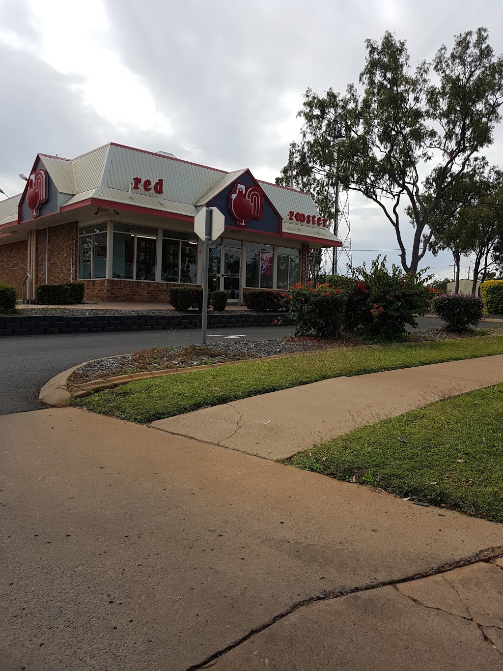 Red Rooster | restaurant | 35 Mills Ave, Moranbah QLD 4744, Australia | 0749418725 OR +61 7 4941 8725