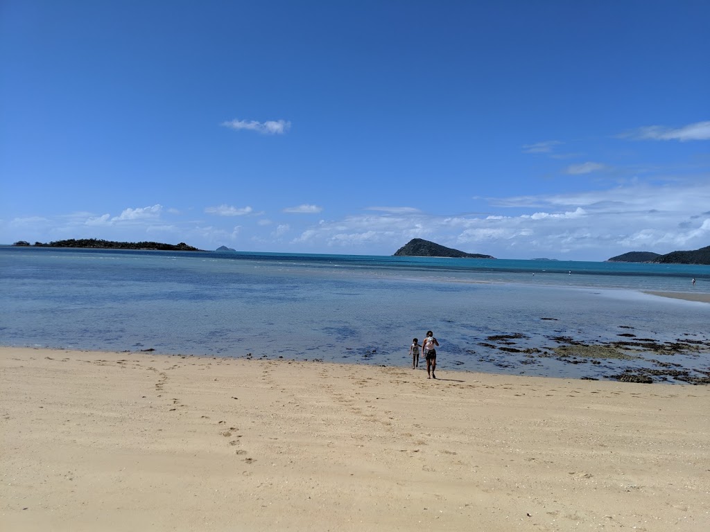 Nelly Bay | park | Trochus St, Dingo Beach QLD 4800, Australia