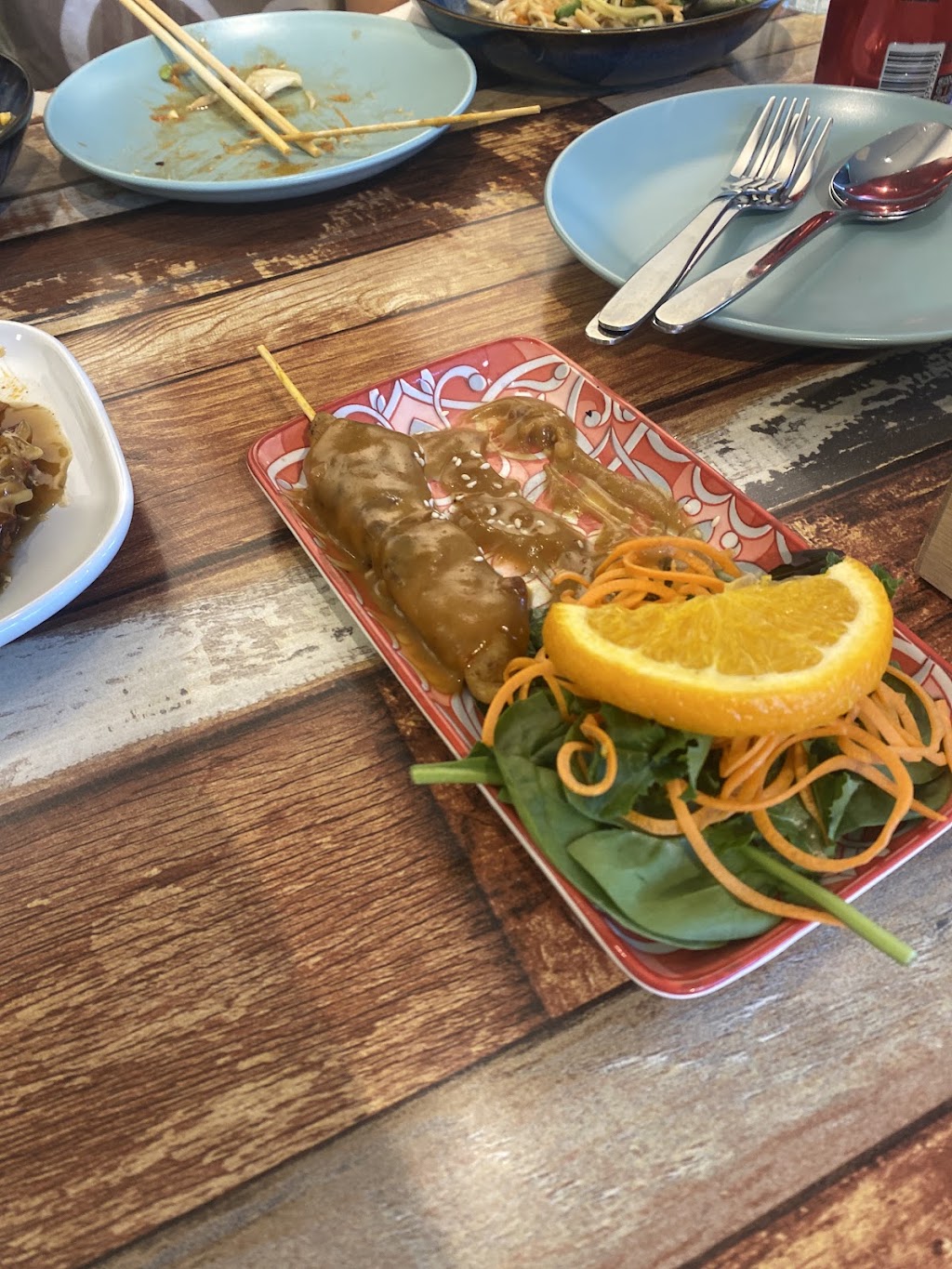 Love Eats Sushi Bar and Thai Restaurant | 3/668 Warburton Hwy, Seville VIC 3139, Australia | Phone: (03) 5919 2285