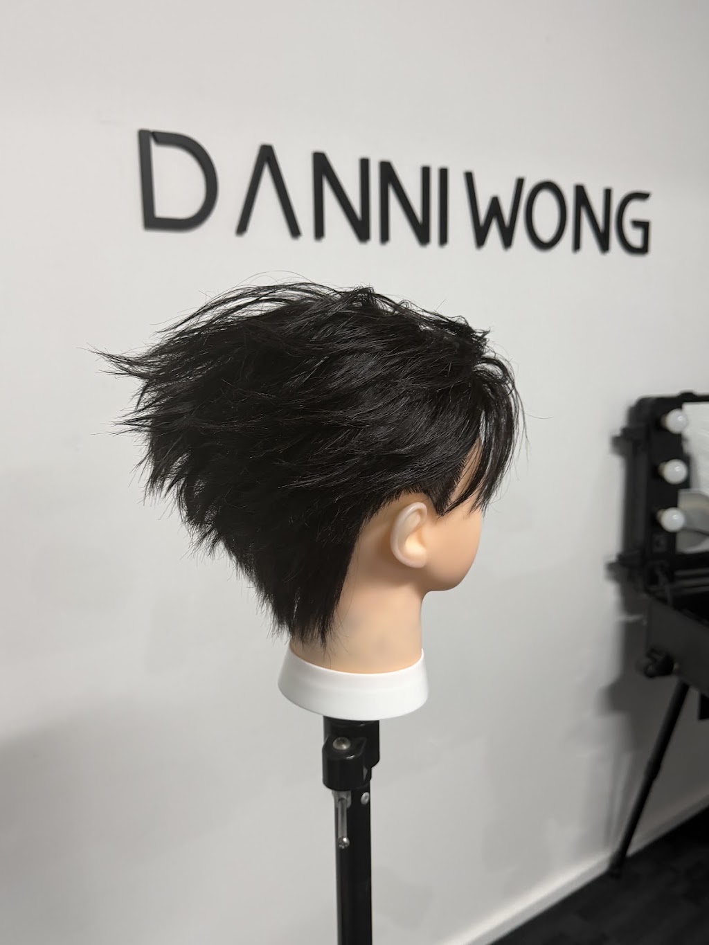 DANNIWONG Makeup Studio | 6-8 Hamilton Pl, Mount Waverley VIC 3149, Australia | Phone: 0451 780 531