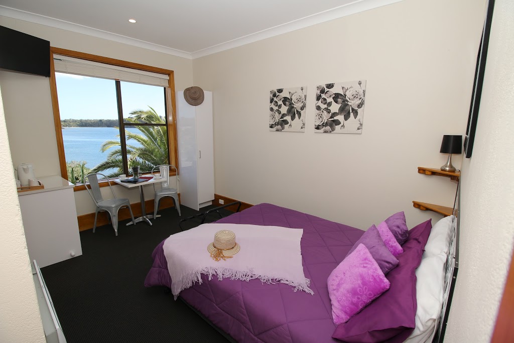 Riviera Hotel | lodging | 19 Lenborough St, Beauty Point TAS 7270, Australia | 0363834153 OR +61 3 6383 4153