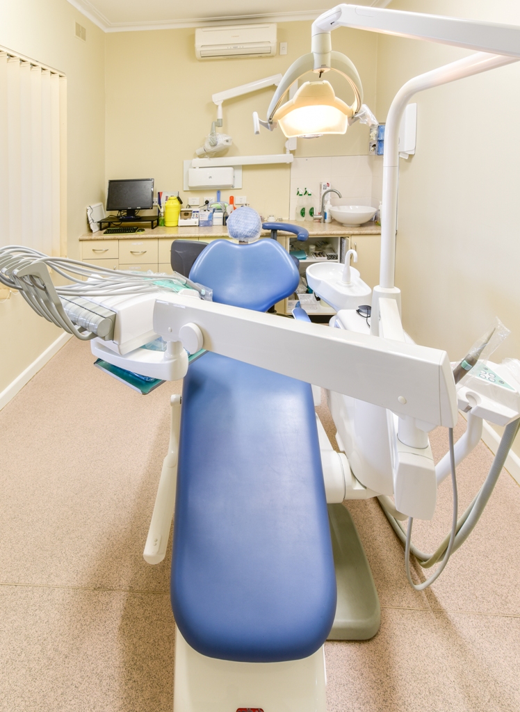 Seaholme Dental Surgery: Dentist Altona | dentist | 54 Millers Rd, Seaholme VIC 3018, Australia | 0393982080 OR +61 3 9398 2080