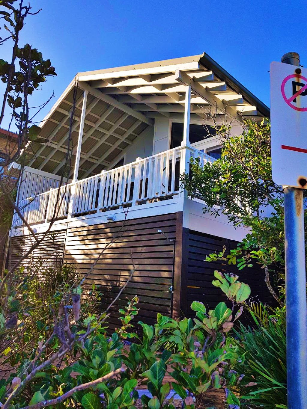 The Yamba House | lodging | 54 Yamba St, Yamba NSW 2464, Australia | 0408460219 OR +61 408 460 219