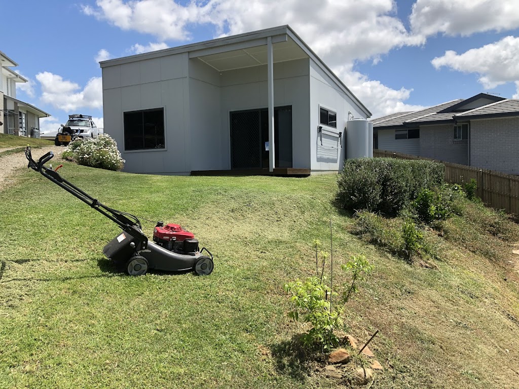 LAWN LOVE MOWING & YARD CARE | 33 Coogera Cct, Suffolk Park NSW 2481, Australia | Phone: 0431 859 356