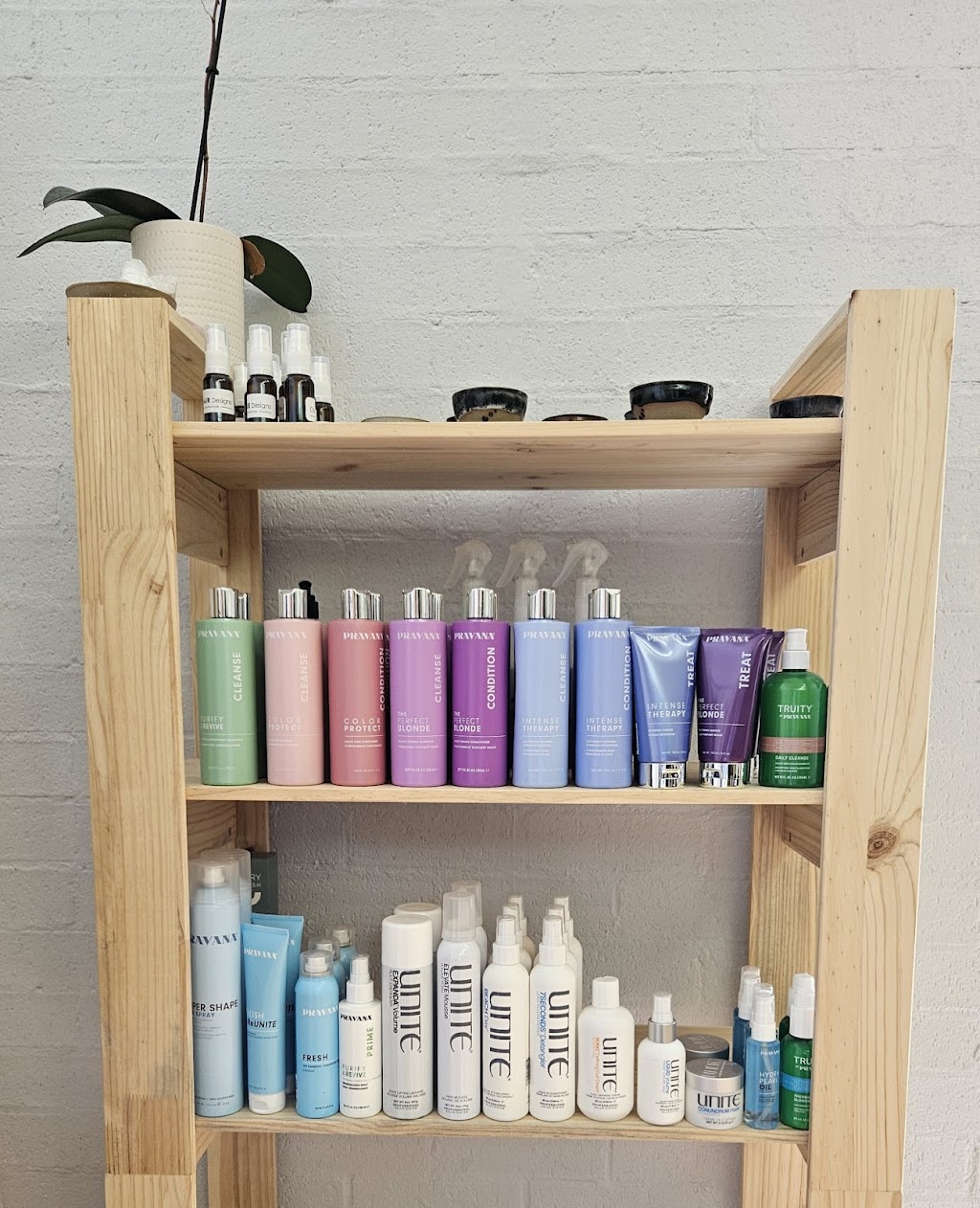 Camille Hair Designs | 17 Hughs Place, Entry via, Pleasant Ave, East Lindfield NSW 2070, Australia | Phone: 0401 616 615
