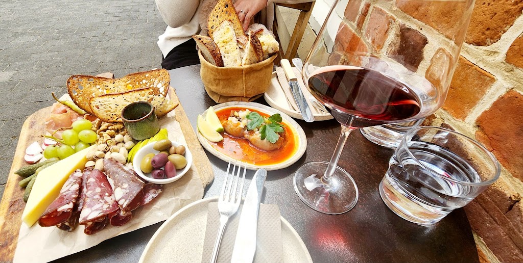 Larder & Vin | 50 Bridge St, Richmond TAS 7025, Australia | Phone: 0480 717 742