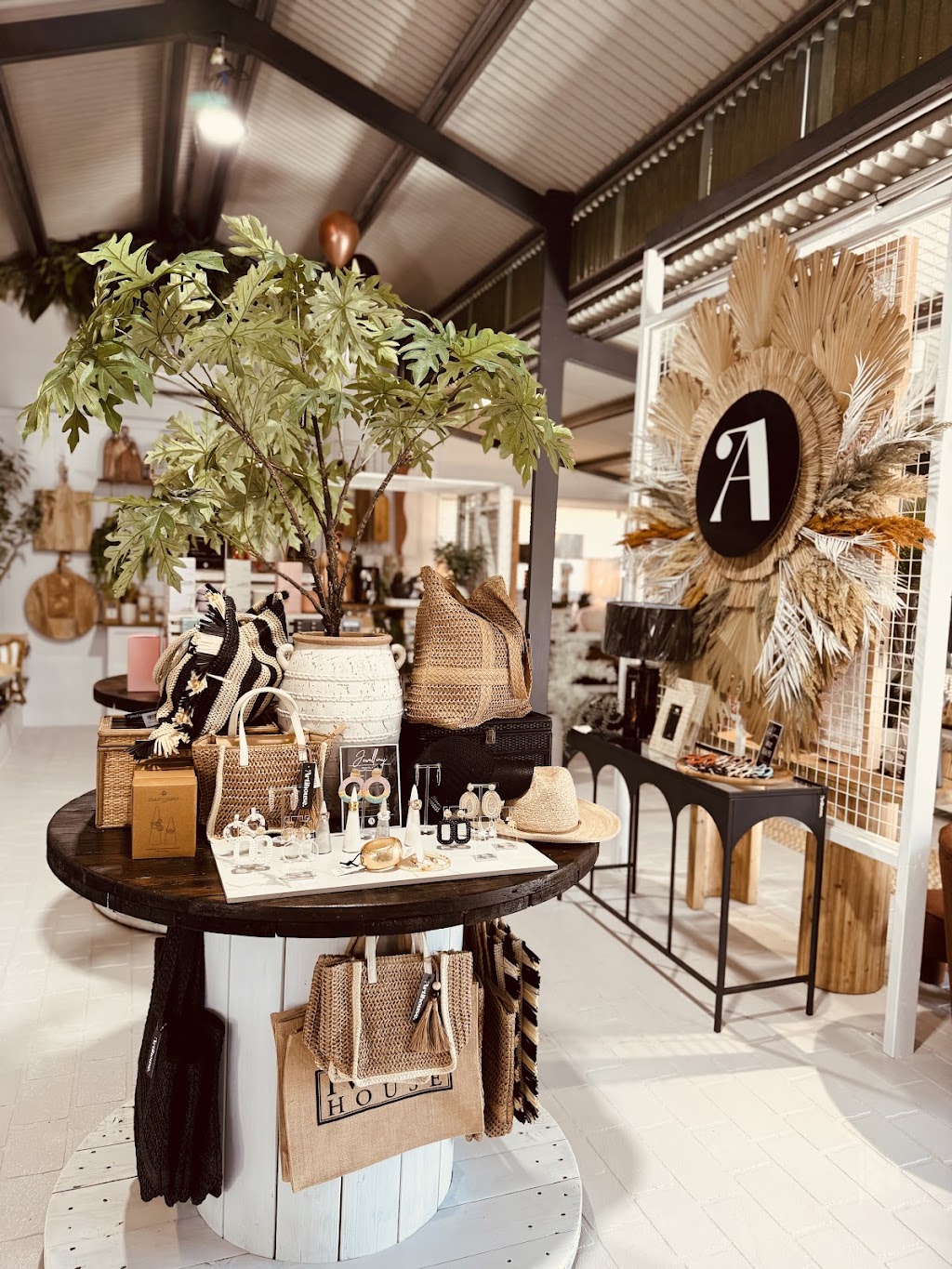 Artihouse | 70 Dunbar Rd, Traralgon VIC 3844, Australia | Phone: 0401 641 740