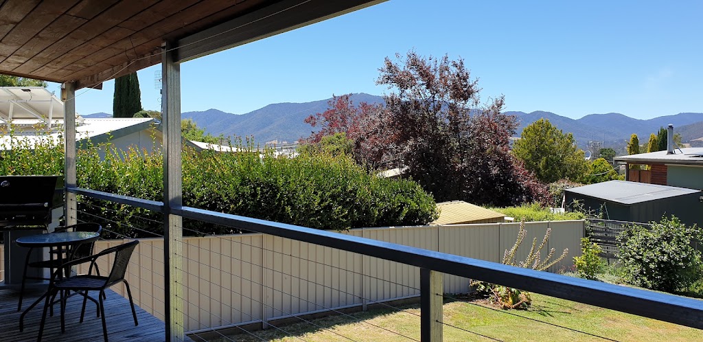 Abbies Cottage Holiday Accommodaion | 14 Wonnangatta Ave, Tawonga South VIC 3698, Australia | Phone: 0419 287 321