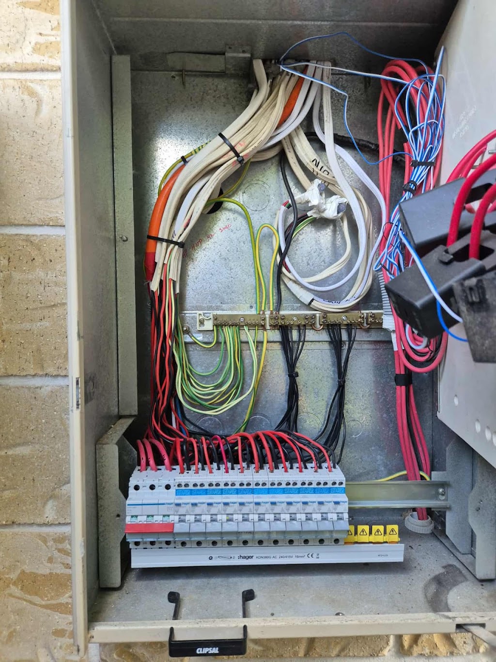 DLT Electrical Group | 12-14 Eland Ct, Greenbank QLD 4124, Australia | Phone: 0421 023 351