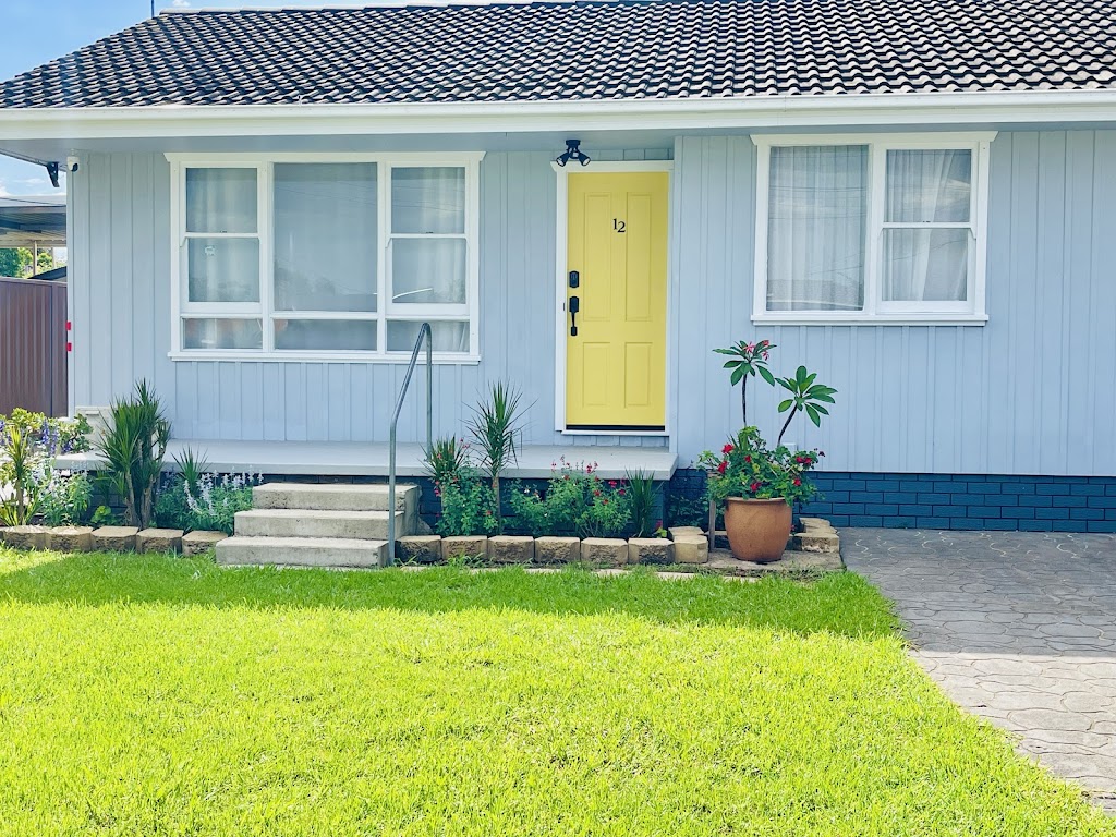 Sunshine Retreat: Modern 3BR Haven | 12A Oxford St, St Marys NSW 2760, Australia | Phone: 0406 545 472
