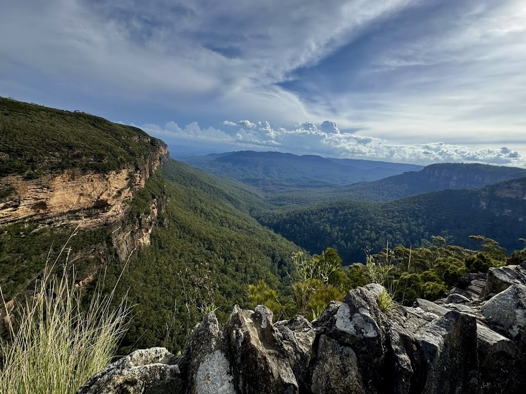 Tullys Hut | 87 Pritchard St, Wentworth Falls NSW 2782, Australia | Phone: (02) 4757 2222