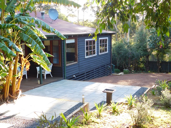 Edge Of The Forest Motel & Cottage | lodging | 25 Bussell Hwy, Margaret River WA 6285, Australia | 0897572351 OR +61 8 9757 2351