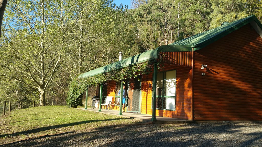 Aysgarth Cottage Gloryvale | 2091 Thunderbolts Way, Rookhurst NSW 2422, Australia | Phone: (02) 6558 7523