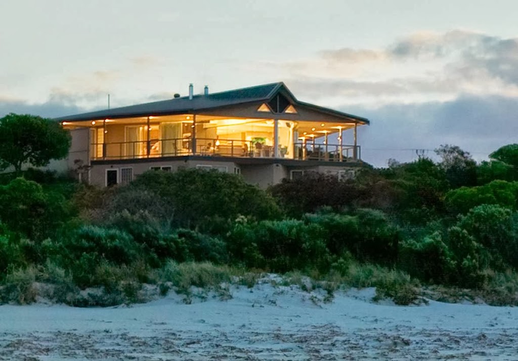 Island Beach Lodge | lodging | Lot 301 Borda Rd, Island Beach SA 5221, Australia | 0883313059 OR +61 8 8331 3059