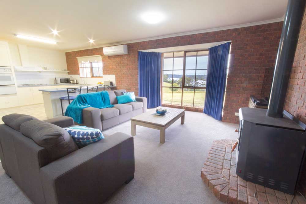 Lakeview Holiday House | 110 Mill Point Rd, Toorloo Arm VIC 3909, Australia | Phone: (03) 5156 2454