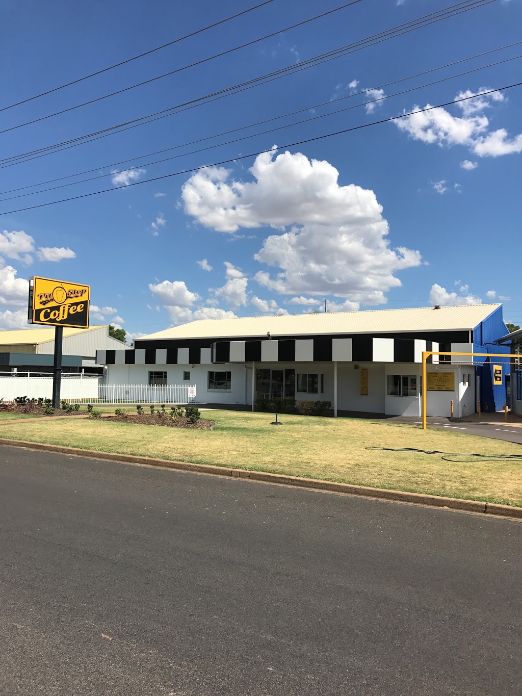 Pit Stop Coffee | cafe | 1 Douglas Mawson Rd, Dubbo NSW 2830, Australia