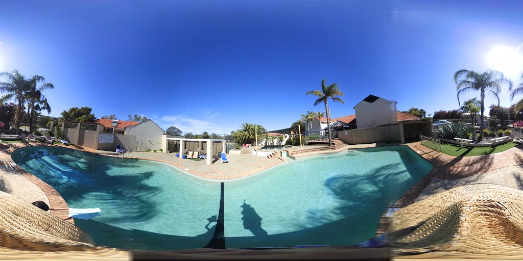 Lakeside Holiday Apartments | 1 Lakes Cres, South Yunderup WA 6208, Australia | Phone: (08) 9537 7634