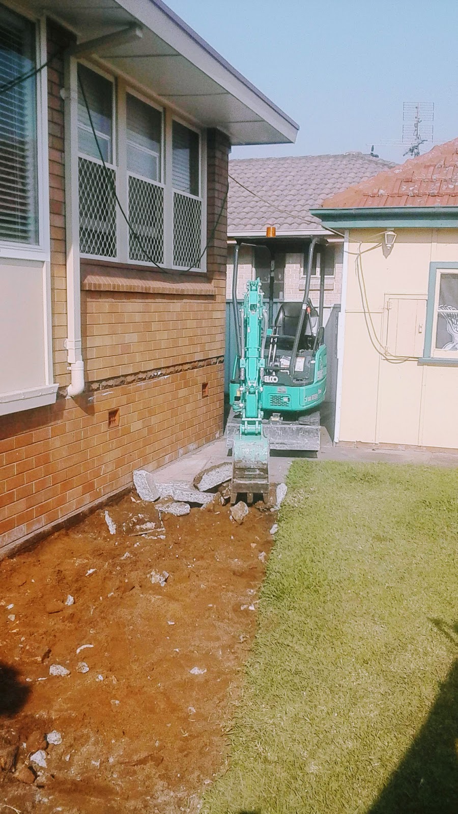 Under Control Excavations | 18 Hawkes Way, Boat Harbour NSW 2316, Australia | Phone: 0417 007 609