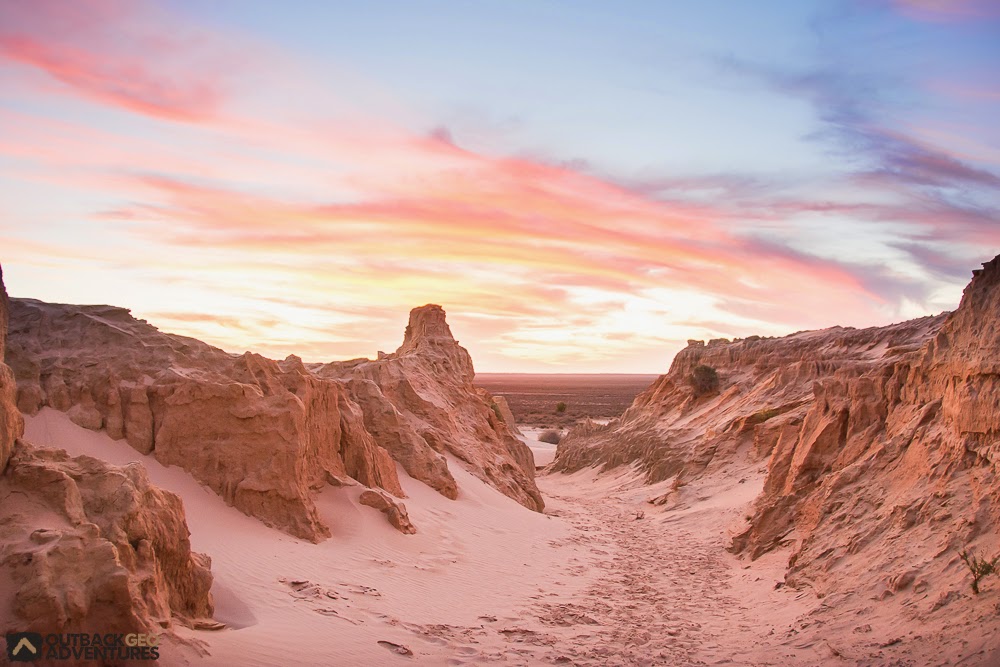 Mungo National Park Tours - Outback Geo Adventures | 126 Ballandella St, Balranald NSW 2715, Australia | Phone: 0407 267 087