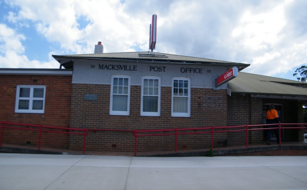 Australia Post - Macksville Post Shop | post office | 2 Cooper St, Macksville NSW 2447, Australia | 131318 OR +61 131318