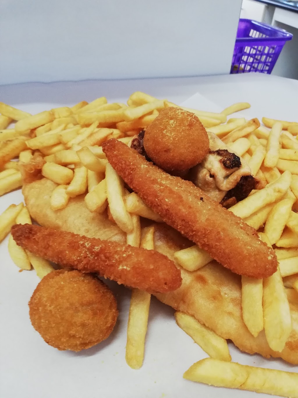 Lynnys Fish N Chips | meal takeaway | 283-285 Rossiter Rd, Koo Wee Rup VIC 3981, Australia | 0359054760 OR +61 3 5905 4760