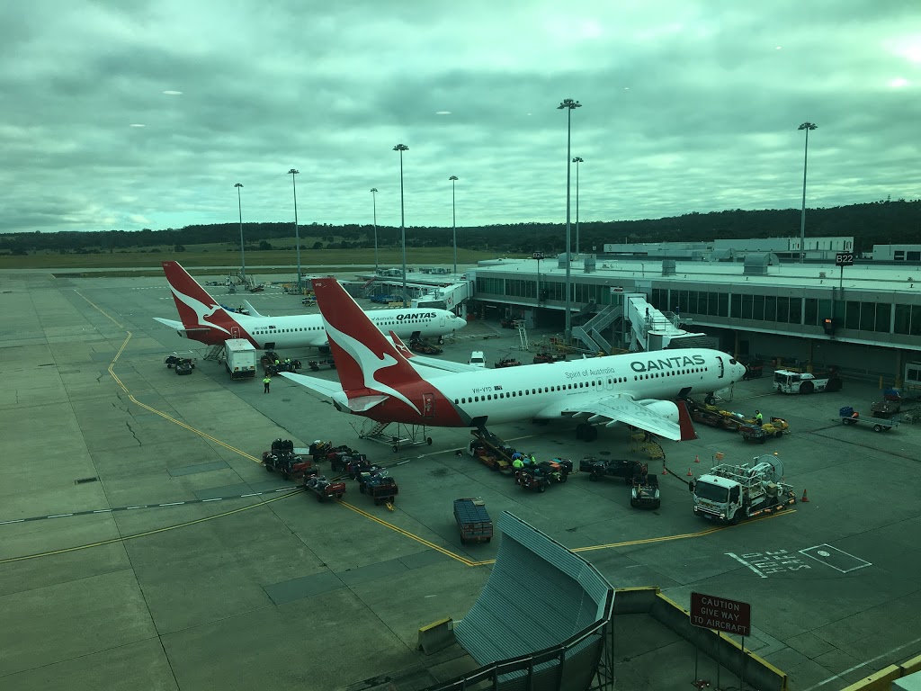 Qantas Club | night club | Melbourne Airport, Airport Dr, Melbourne Airport VIC 3045, Australia | 0383364640 OR +61 3 8336 4640