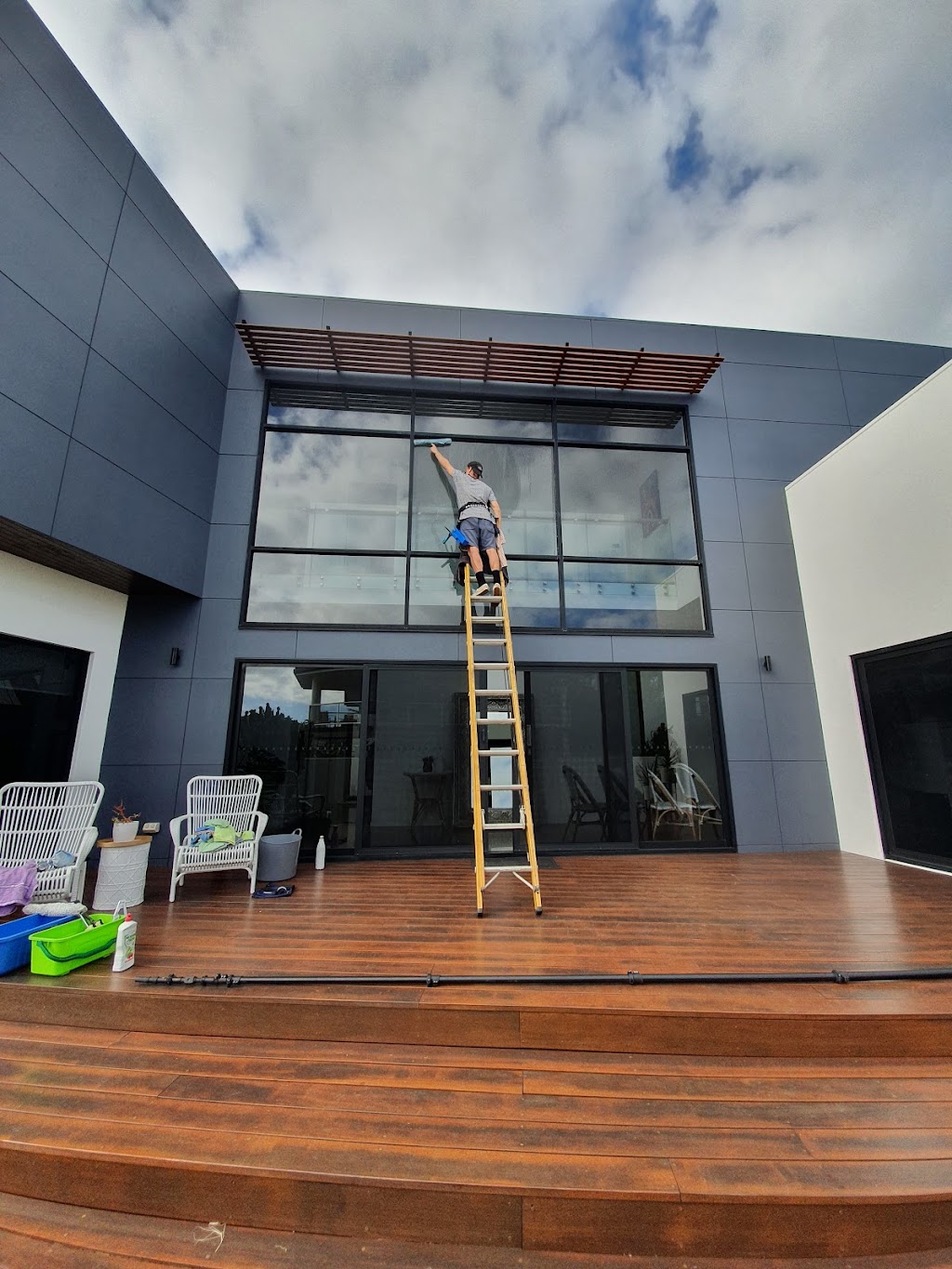 Get It Done Window Cleaning | 20 Karalauren Ct, Lennox Head NSW 2478, Australia | Phone: 0406 868 023