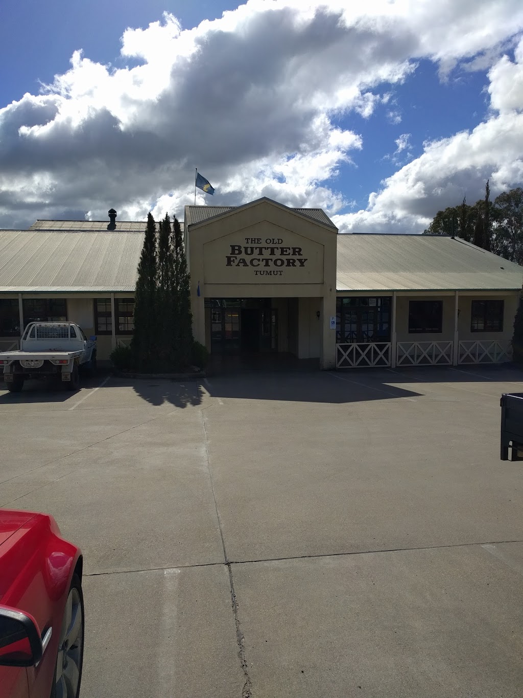 Tumut Visitor Centre | travel agency | 1 Adelong Rd, Tumut NSW 2720, Australia | 0269477025 OR +61 2 6947 7025