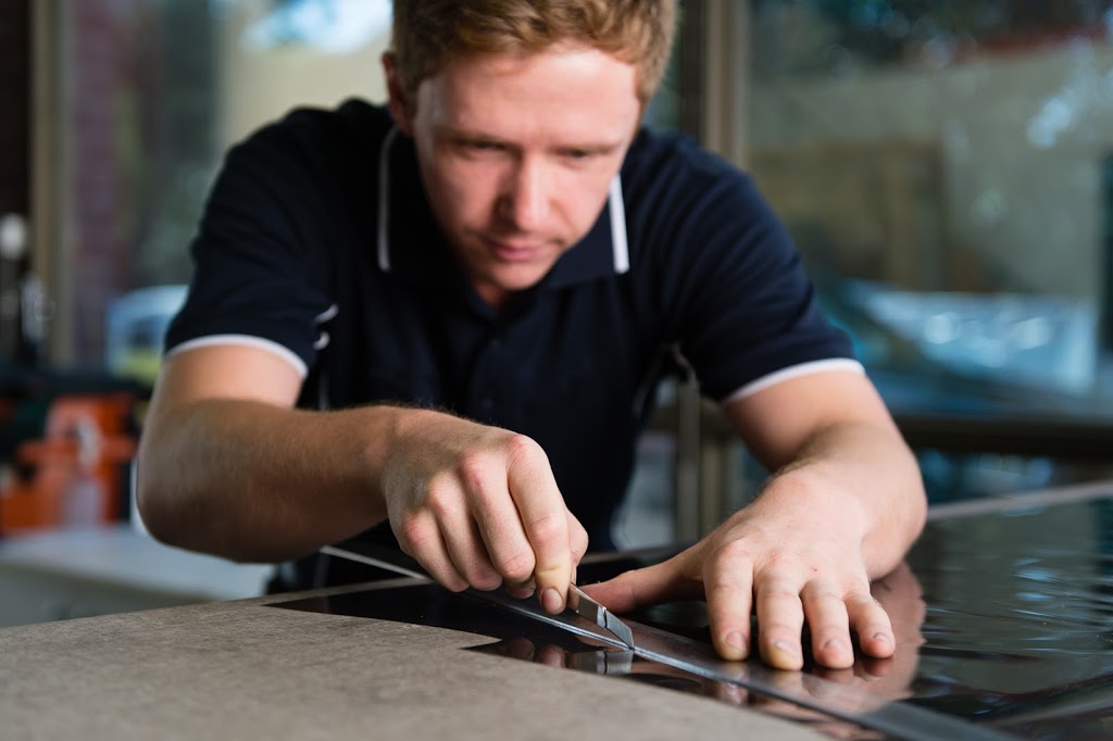 Glass Assist | car repair | 75 Moss St, Slacks Creek QLD 4127, Australia | 1300234945 OR +61 1300 234 945