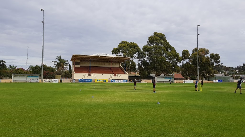 Berri Memorial Oval | park | Fiedler St, Berri SA 5343, Australia