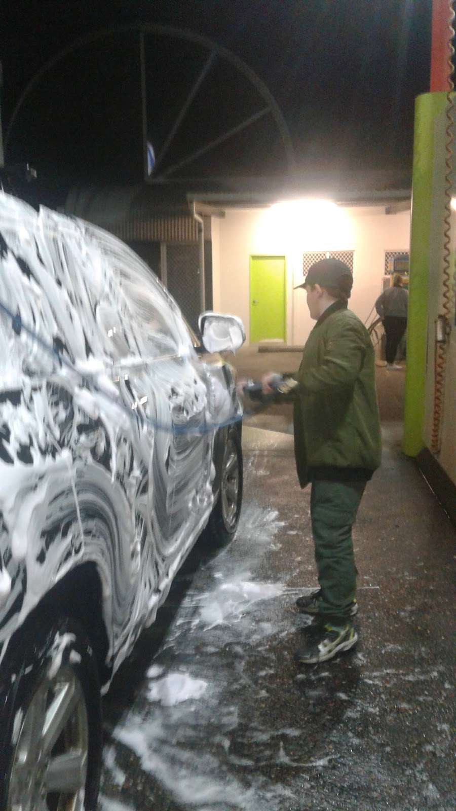 Blue Dolphin Car Wash | car wash | 165 Salamander Way, Salamander Bay NSW 2317, Australia | 0249846616 OR +61 2 4984 6616