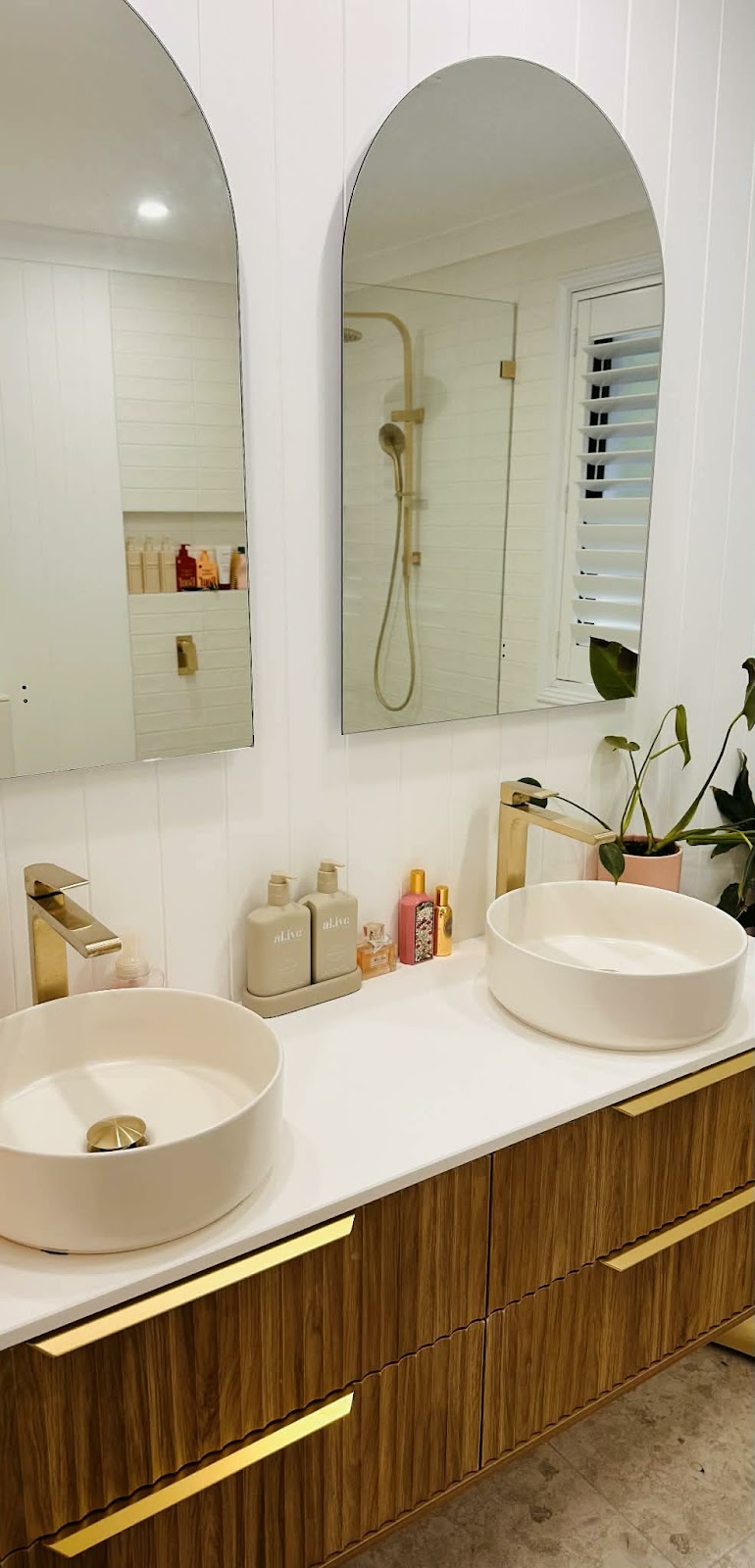 Shinetime Cleaning Co | Owen Jones Row, Menai NSW 2234, Australia | Phone: 0400 725 350