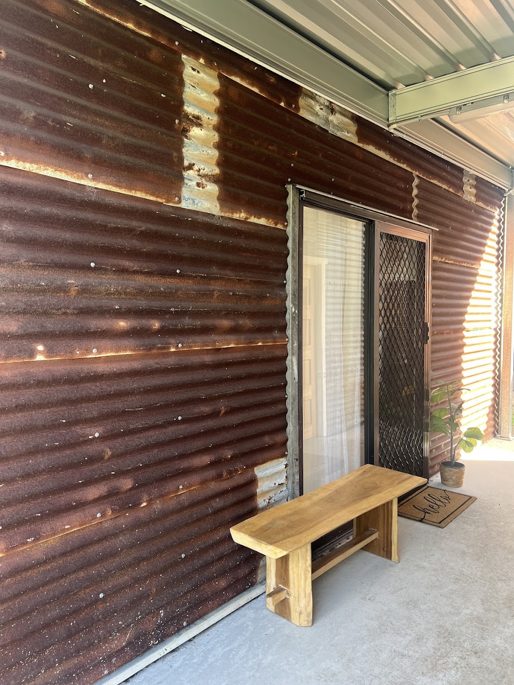 Hellish Brows and Lash Lounge | 2 Robert St, Forest Hill QLD 4341, Australia | Phone: 0418 226 853