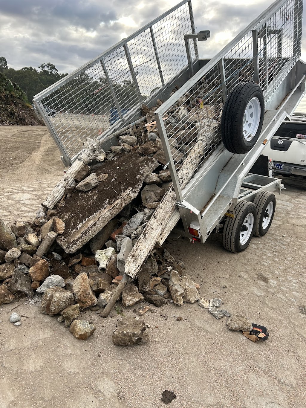 Hillview Digger Hire and Landscaping Services | 9 Hillview Cres, Bahrs Scrub QLD 4207, Australia | Phone: 0427 729 688