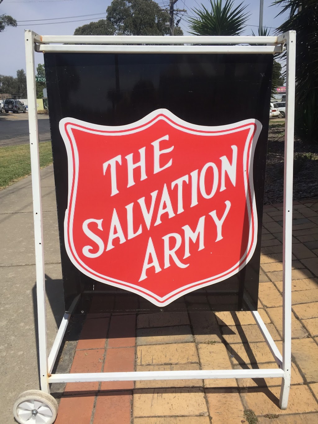 Salvation Army Family Store Young | 299 Boorowa St, Young NSW 2594, Australia | Phone: (02) 6382 4407
