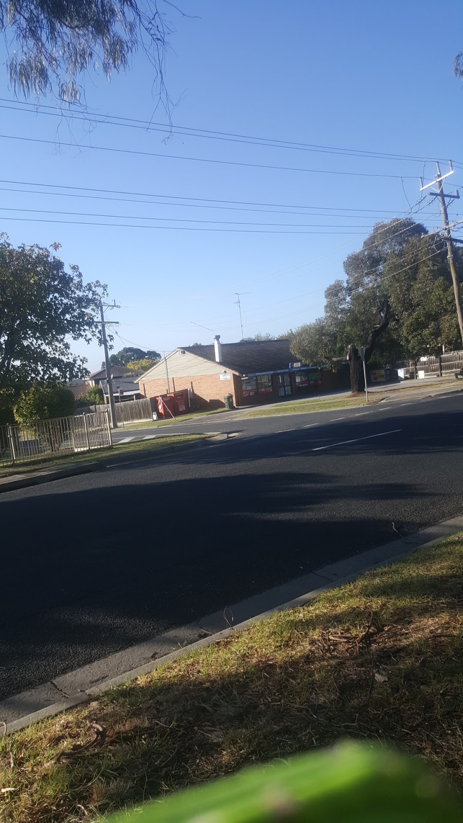 Pakenham Heights CAFE & Milk Bar & Convenience Store | 28B Ahern Rd, Pakenham VIC 3810, Australia | Phone: (03) 5940 8304